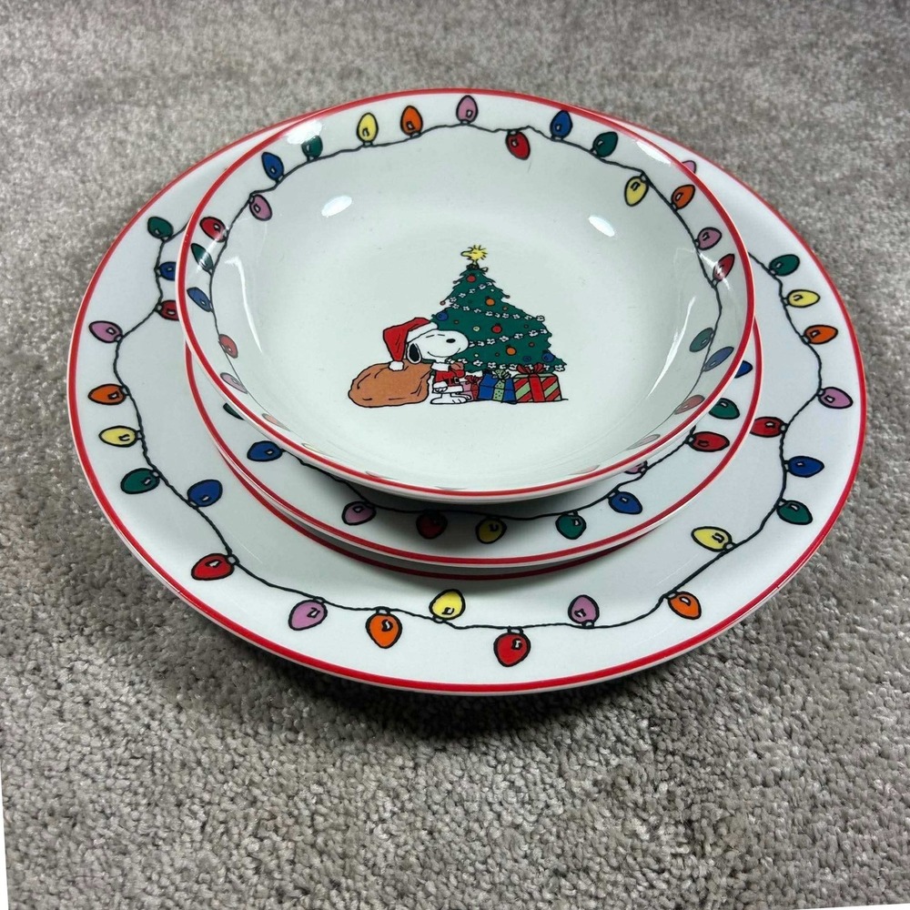 Gibson Peanuts Christmas Dinnerware Set White Snoopy Charlie Brown 3pc‎ Set